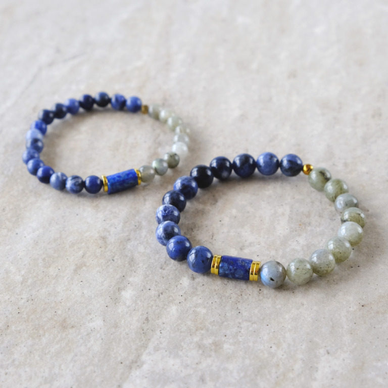 Bransoletka Cobalt Calm — lapis lazuli, labradoryt i sodalit, wersja 6 mm