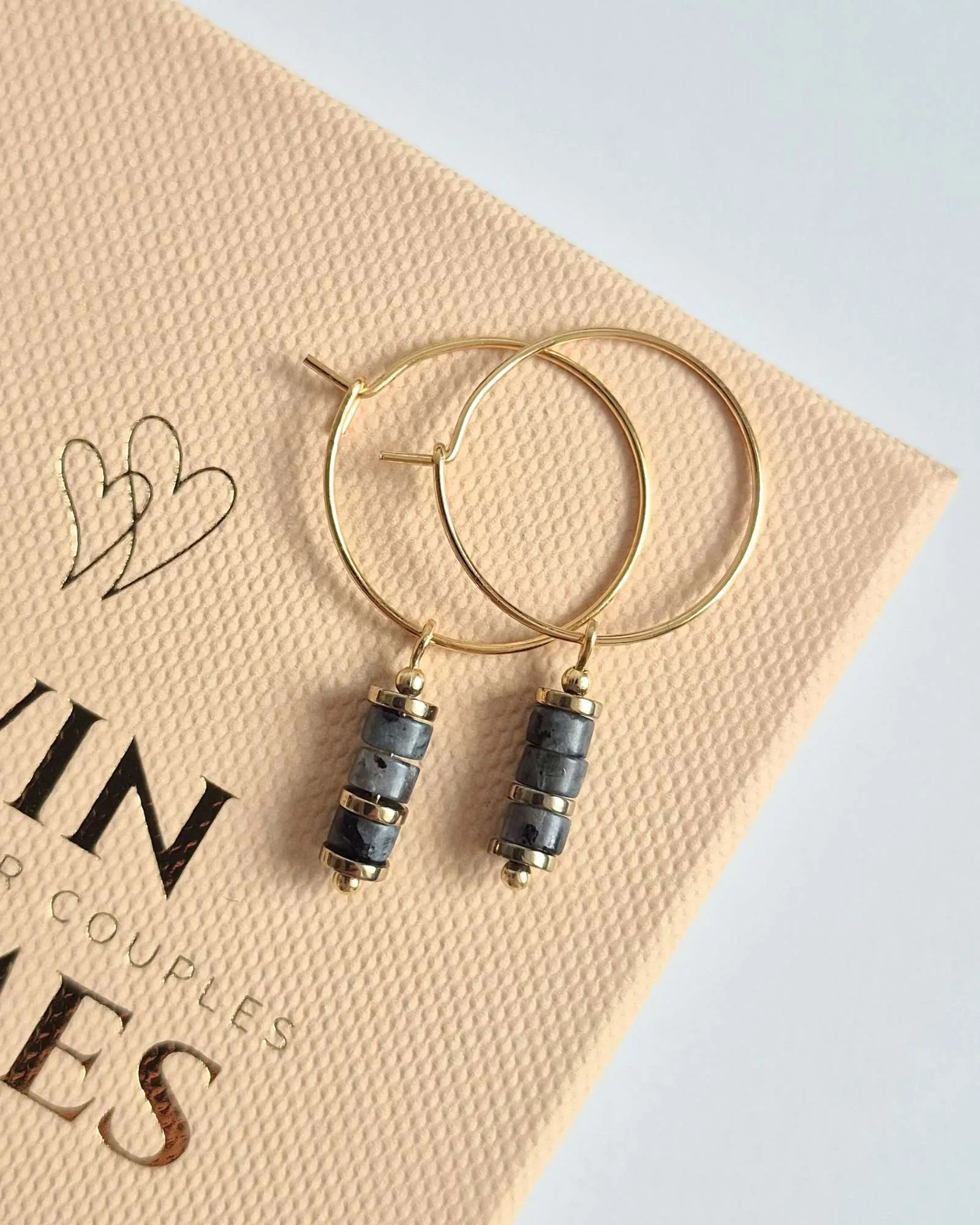 eleganckie kolczyki z kamieniami larvikitu