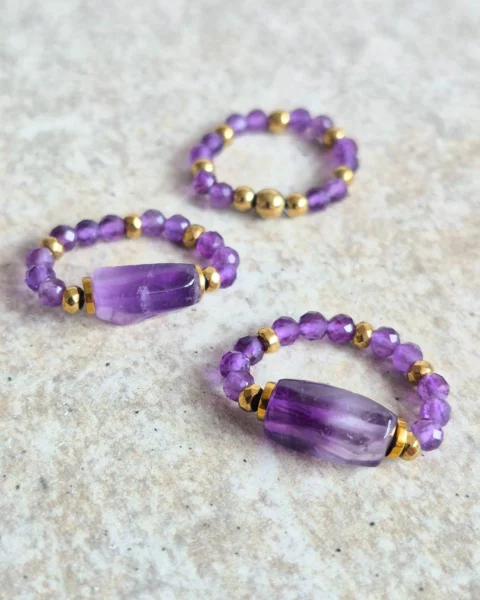 pieścionek elastyczny z ametystem - duży kamień